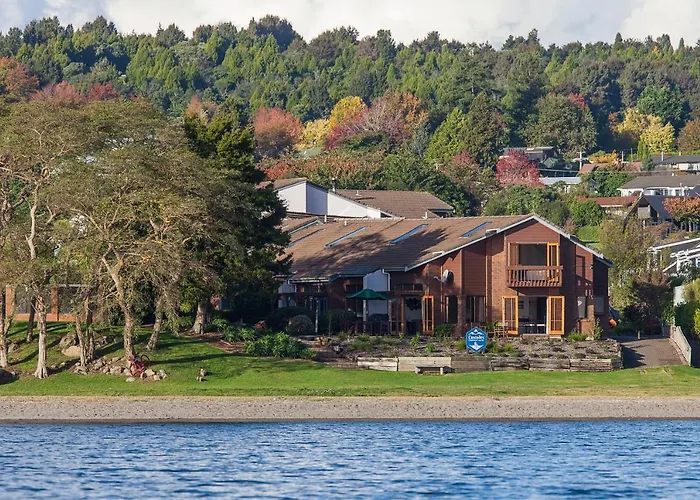Cascades Lakefront Motel