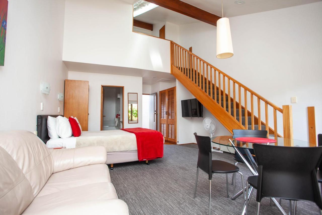 Cascades Lakefront Motel Taupo