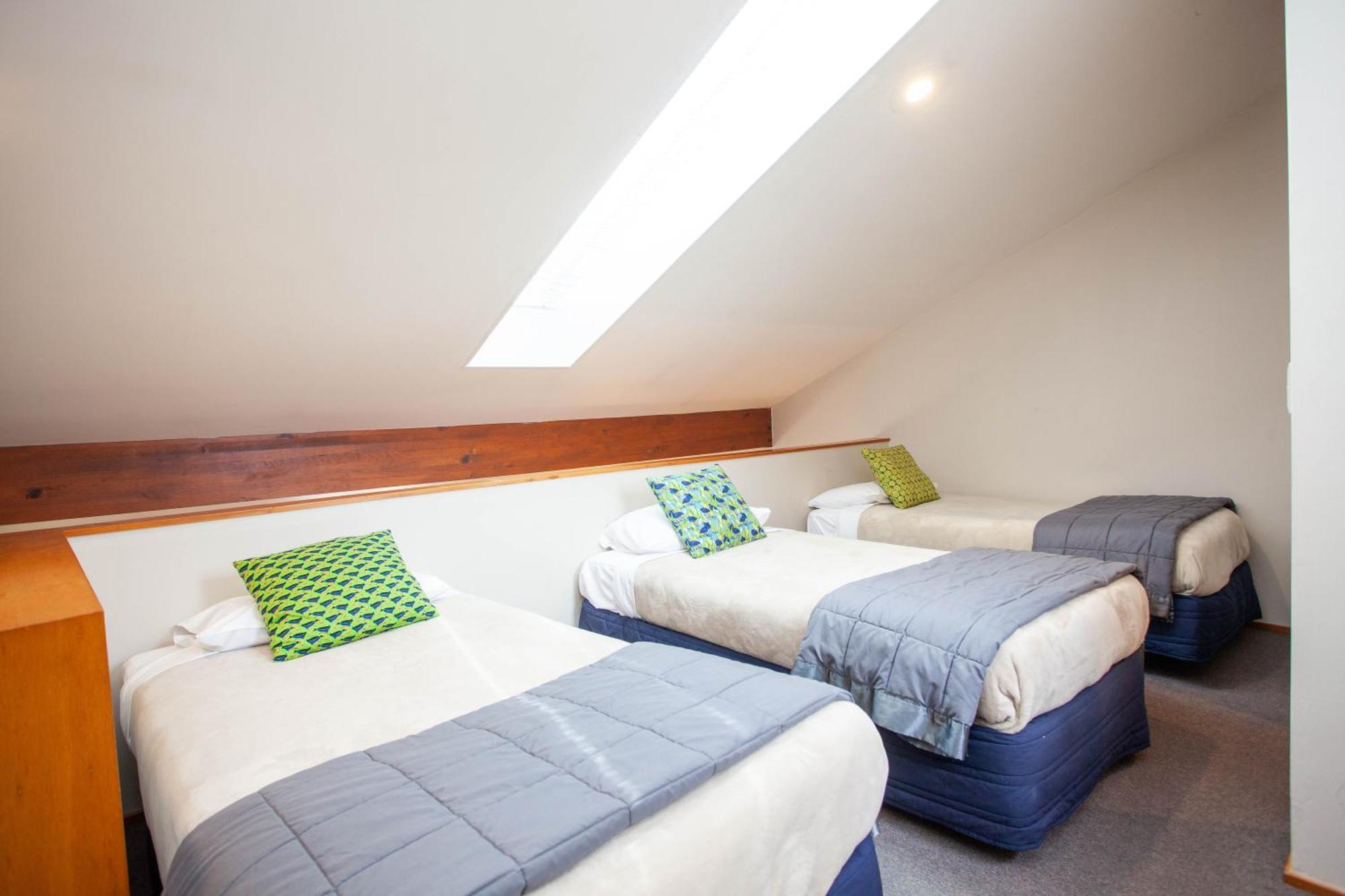 Cascades Lakefront 5*