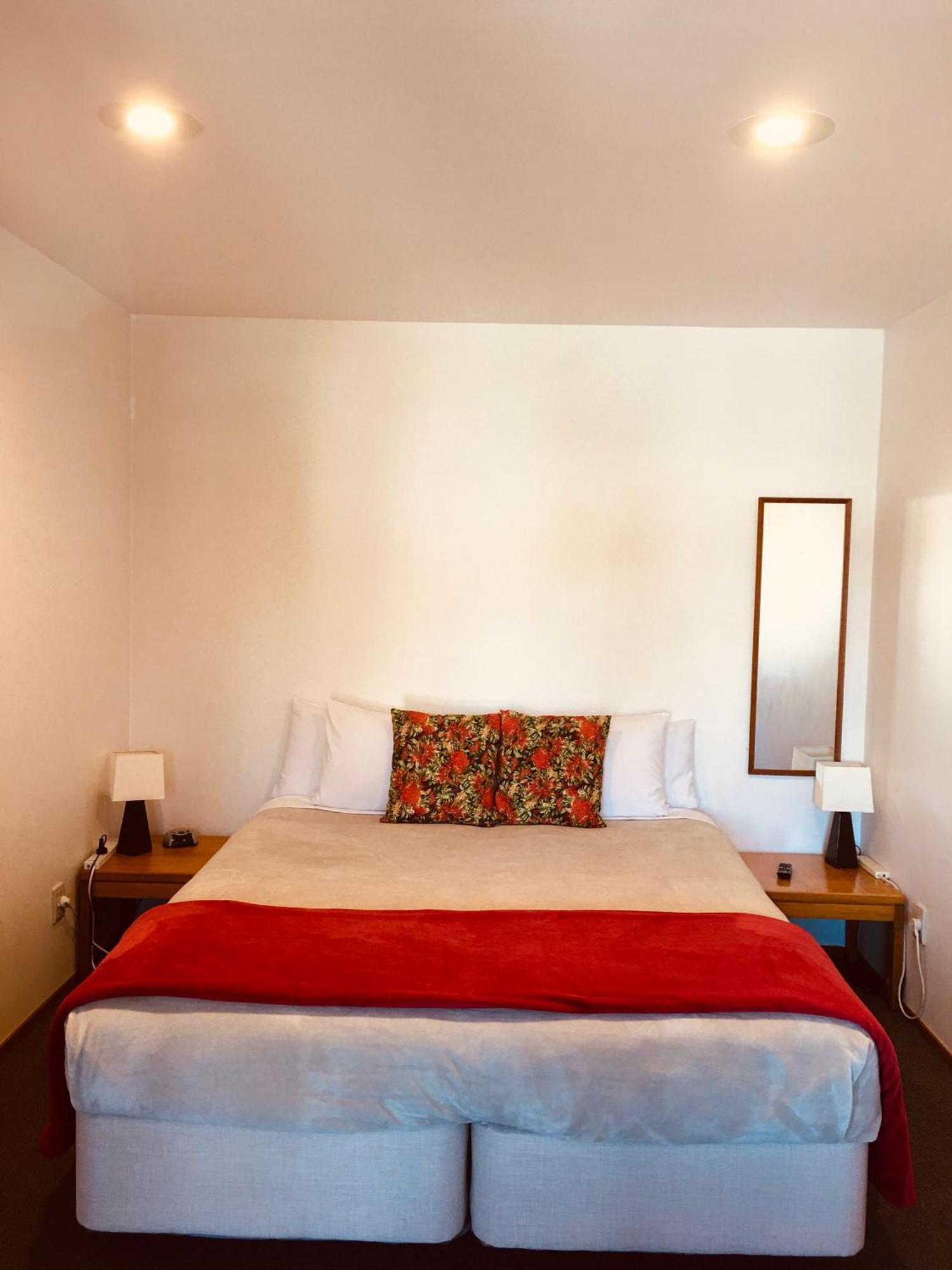 Motel Cascades Lakefront 5*
