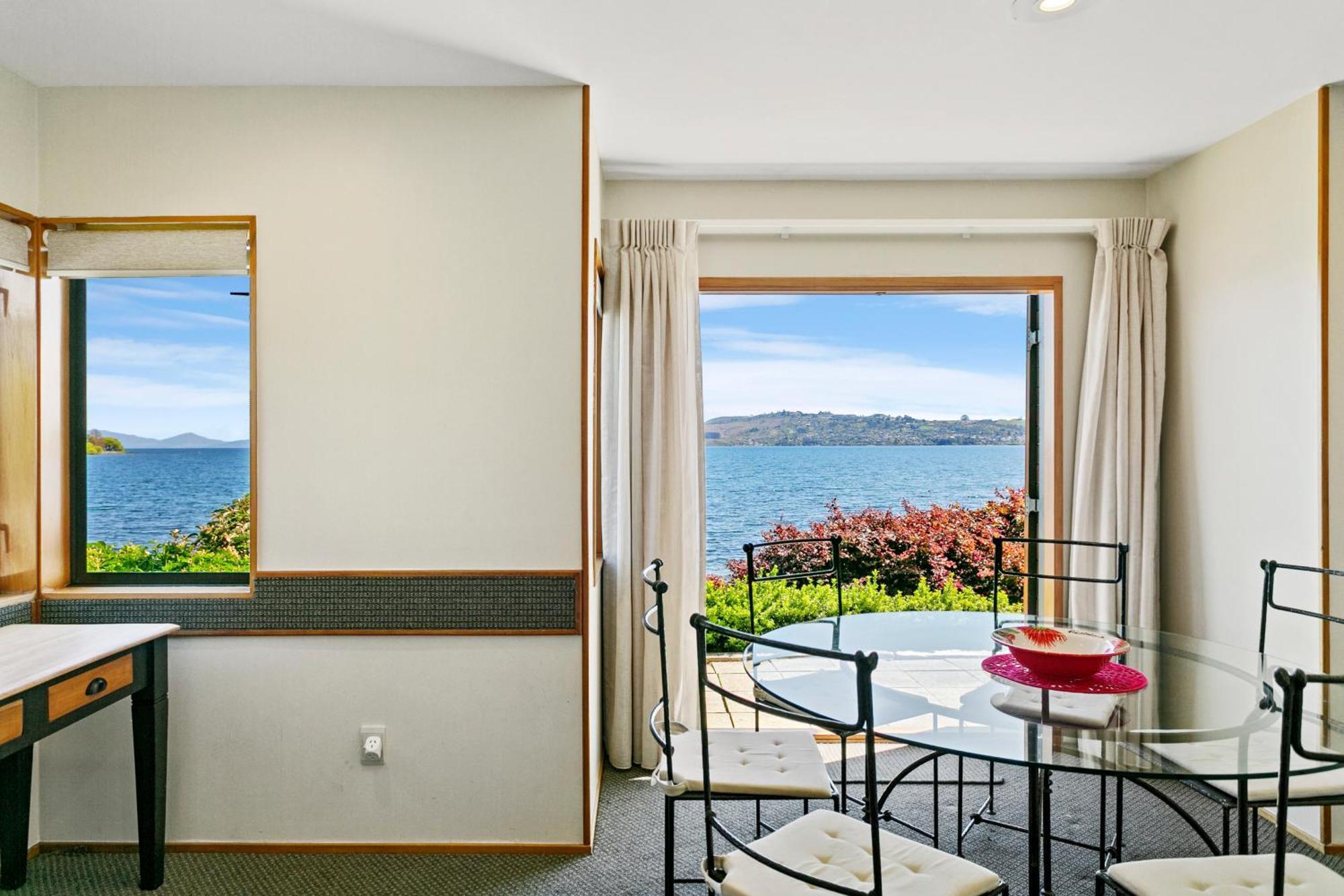 Cascades Lakefront Motel Taupo
